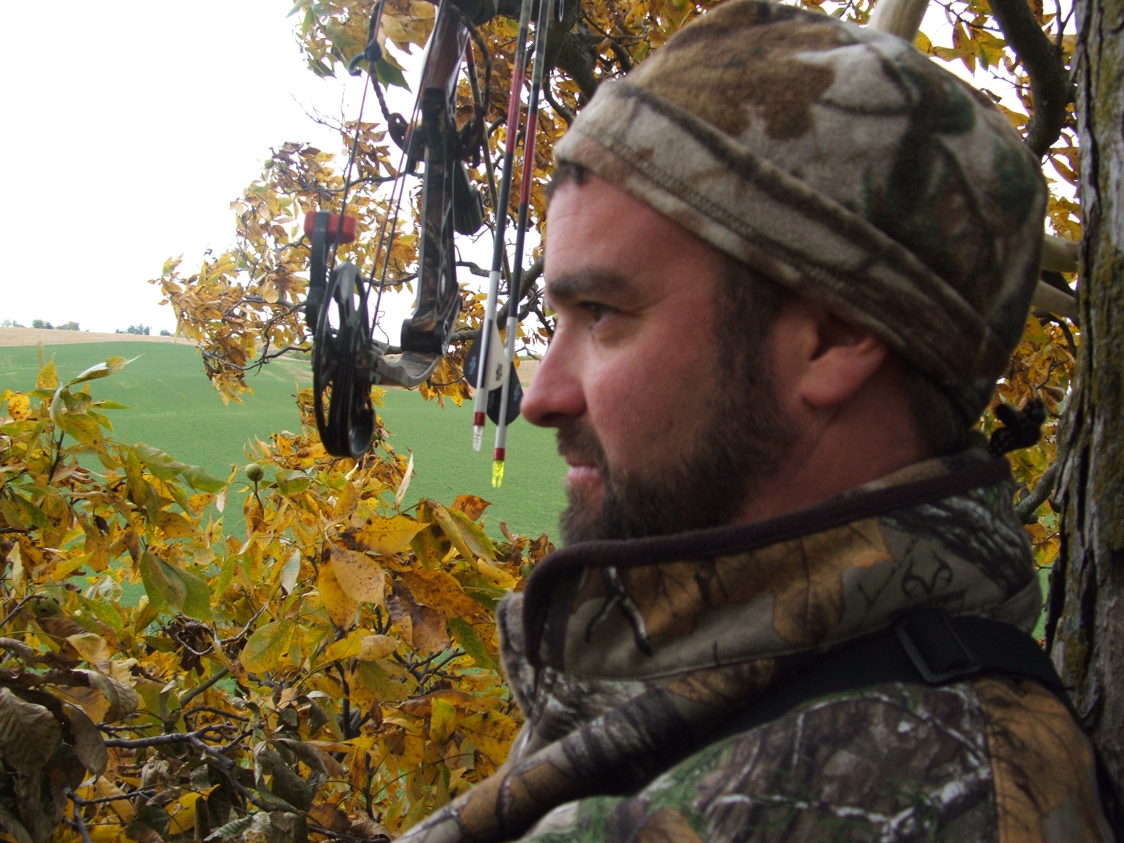 Here's Ryan in one of the farms' best spots overlooking an alfalfa field.  We saw a number of deer with a couple decent bucks.  The biggest being what we feel was a 3 year old ten point that was pretty far away.  Beautiful night to be on stand.